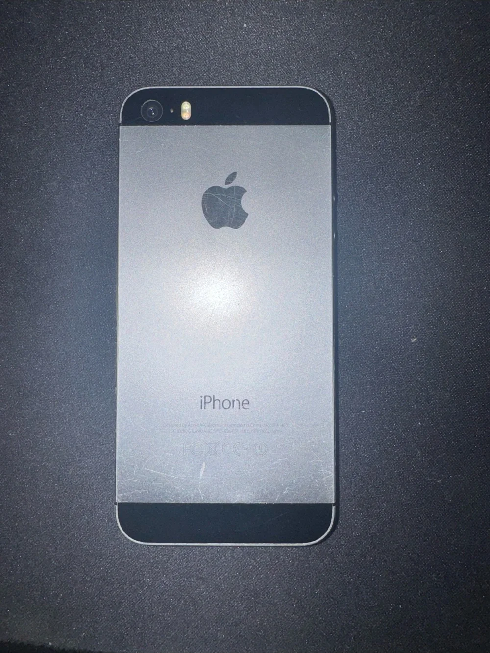 iPhone 5s with Cracked Screen - Black